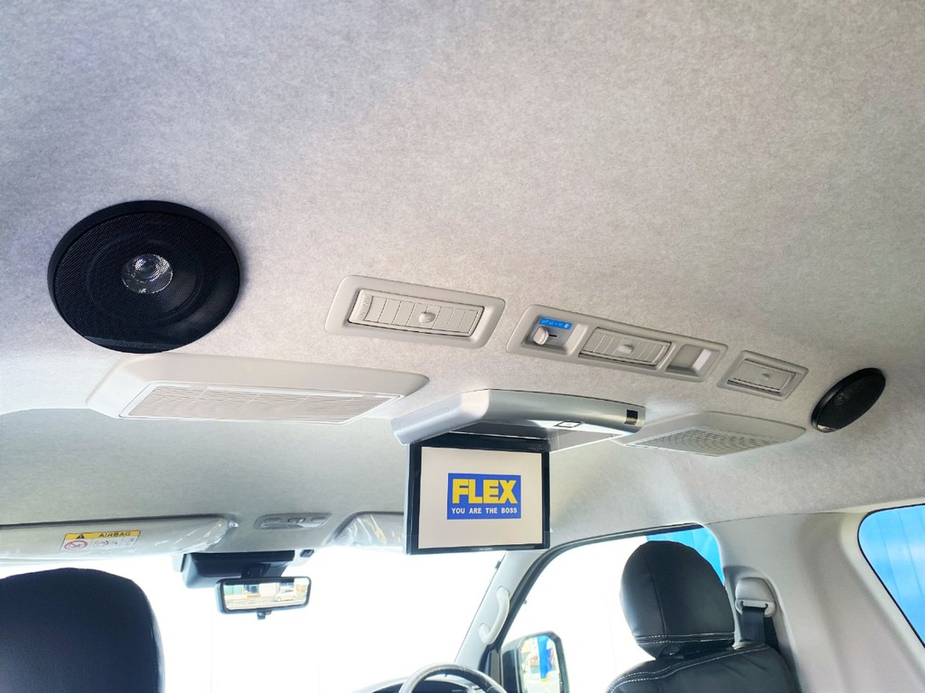 後席専用ルーフスピーカーもついてますよ☆