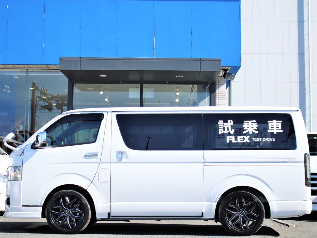 車高は1インチローダウン済みですので、足回りもすっきりした印象をもたれると思います。