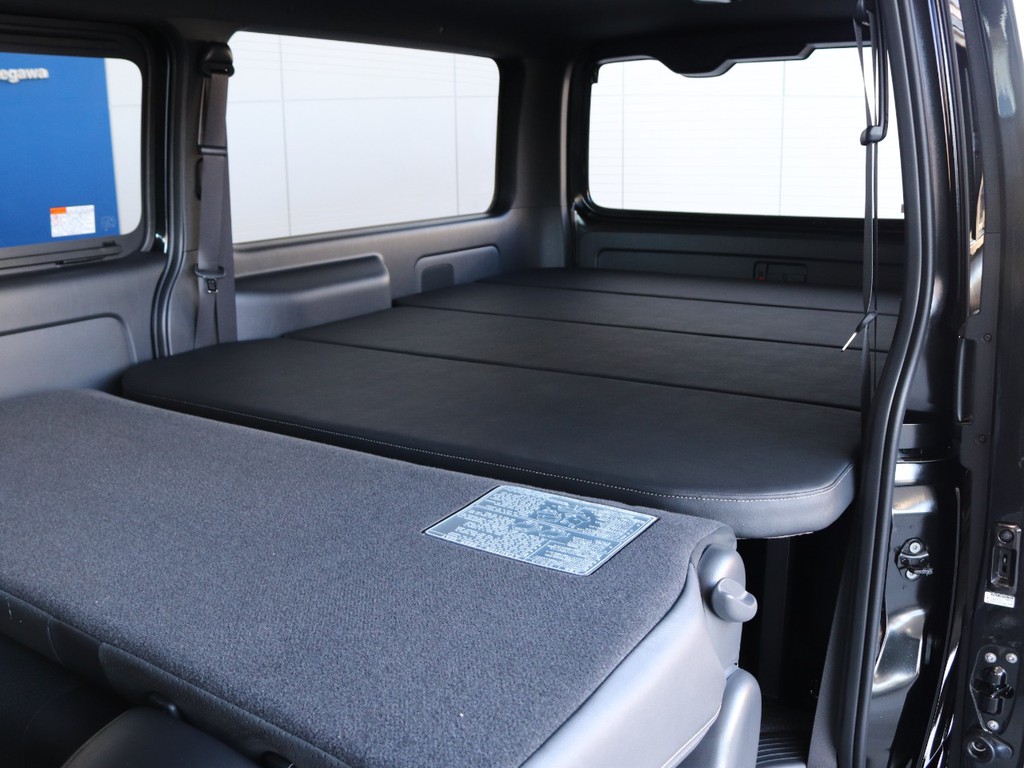 凹凸のないフラットベッドで快適車中泊♪