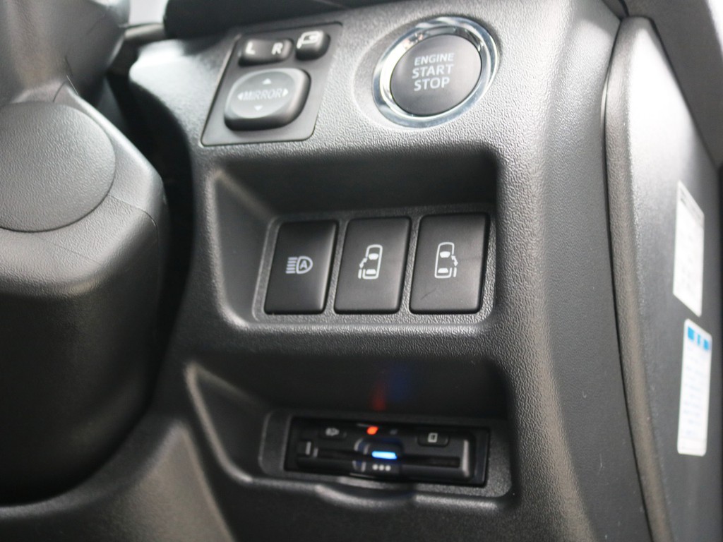 プッシュスタートシステム標準装備！メーカーオプションの両側パワースライドドアも装備されております♪