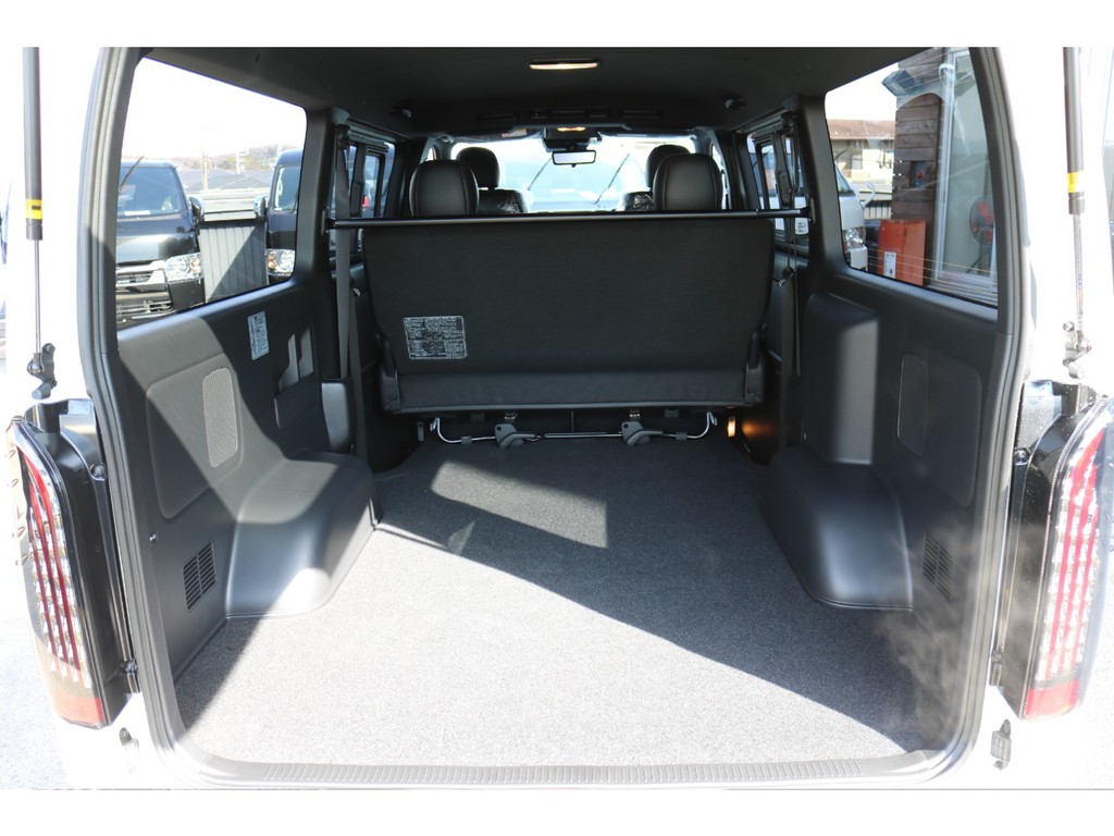 新車ハイエースＶダークプライムⅡ２０００ガソリン２ＷＤナビパッケージ完成致しました！！店頭在庫車、即納車ご対応可能になります！！