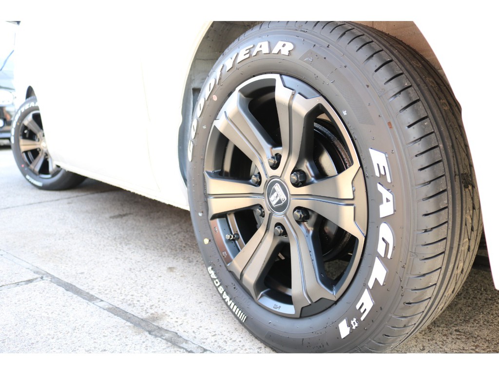 新車ハイエースＶダークプライムⅡ２０００ガソリン２ＷＤナビパッケージ完成致しました！！店頭在庫車、即納車ご対応可能になります！！