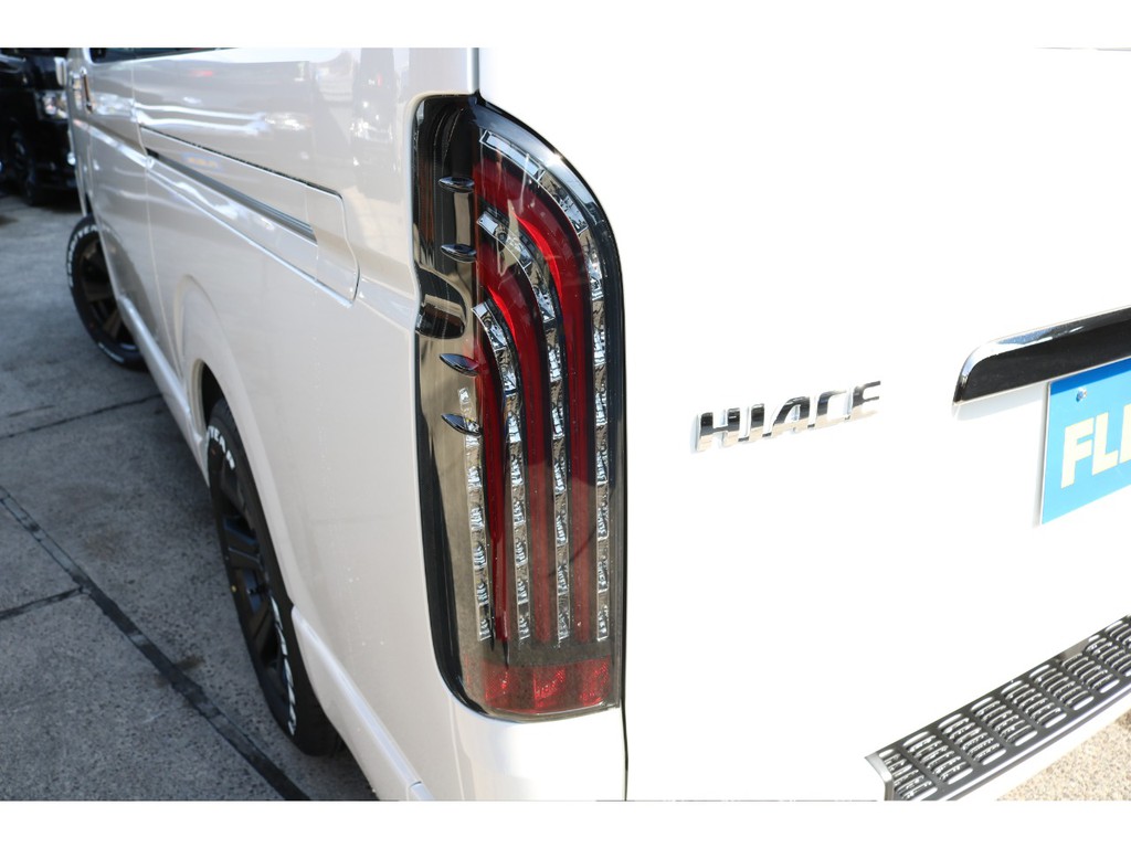 新車ハイエースＶダークプライムⅡ２０００ガソリン２ＷＤナビパッケージ完成致しました！！店頭在庫車、即納車ご対応可能になります！！