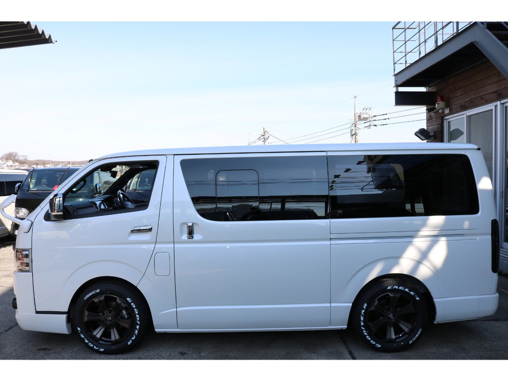 新車ハイエースＶダークプライムⅡ２０００ガソリン２ＷＤナビパッケージ完成致しました！！店頭在庫車、即納車ご対応可能になります！！