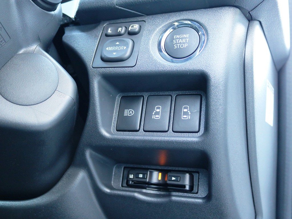 プッシュスタートシステム標準装備！メーカーオプションの両側パワースライドドアも装備されております♪