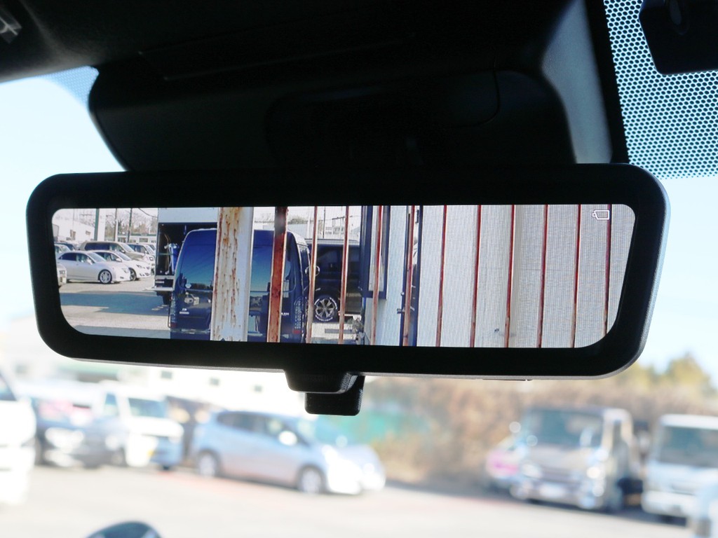 メーカーオプション　デジタルインナーミラー！車両後方の映像を常にミラーに映し出します♪