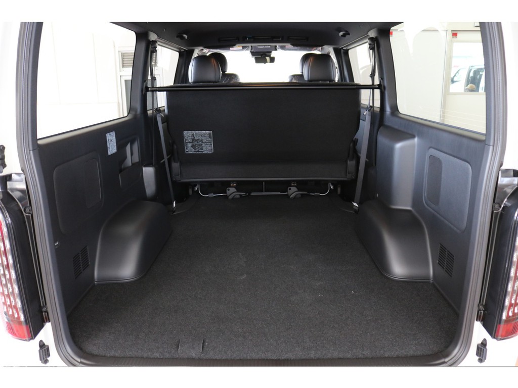 新車ハイエースＶダークプライムⅡ２８００ディーゼルターボナビパッケージ完成致しました！！店頭在庫車、即納車もご対応可能になります！！