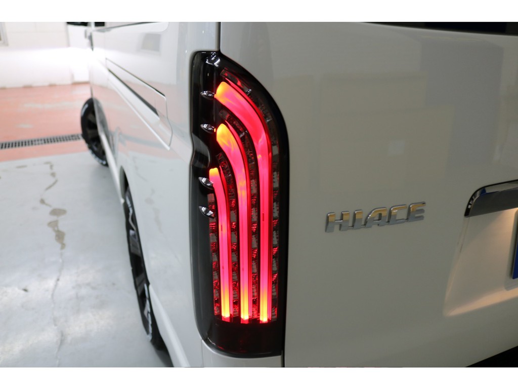 新車ハイエースＶダークプライムⅡ２８００ディーゼルターボナビパッケージ完成致しました！！店頭在庫車、即納車もご対応可能になります！！