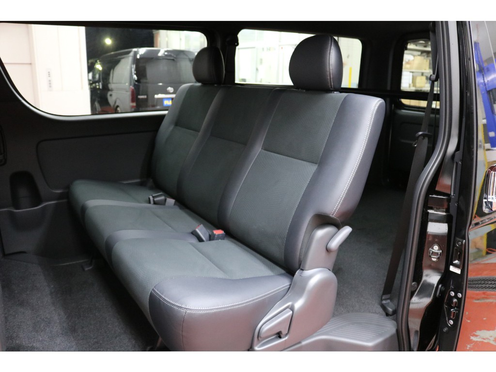 新車ハイエースＶダークプライムⅡ２８００ディーゼルターボナビパッケージ完成致しました！！店頭在庫車、即納車もご対応可能になります！！