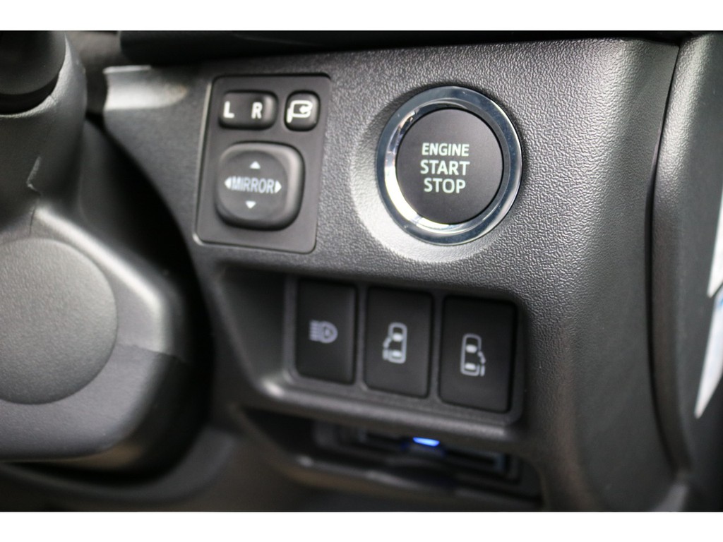 新車ハイエースＶダークプライムⅡ２８００ディーゼルターボナビパッケージ完成致しました！！店頭在庫車、即納車もご対応可能になります！！