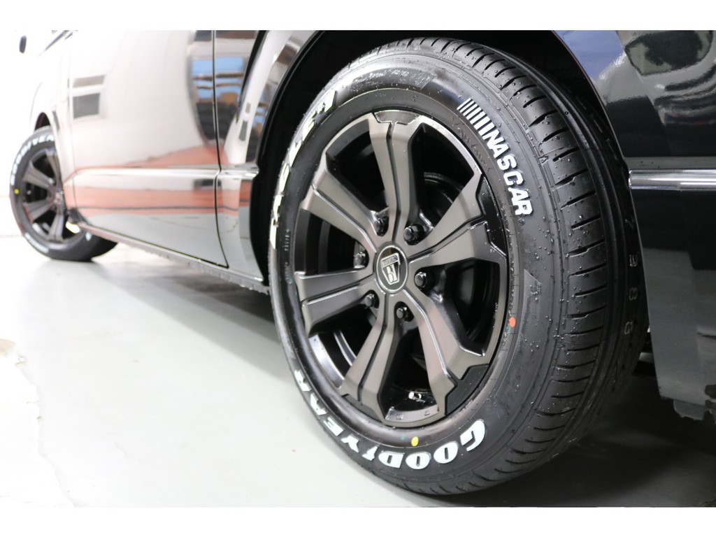 新車ハイエースＶダークプライムⅡ２８００ディーゼルターボナビパッケージ完成致しました！！店頭在庫車、即納車もご対応可能になります！！