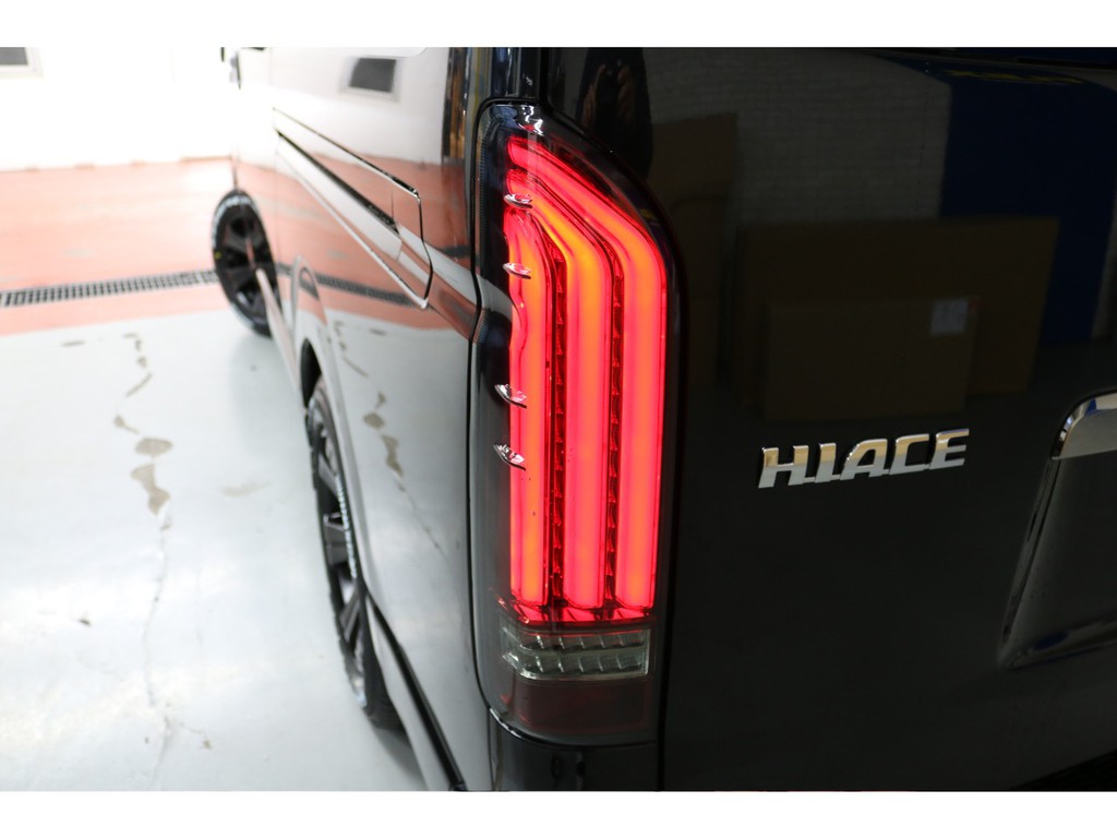 新車ハイエースＶダークプライムⅡ２８００ディーゼルターボナビパッケージ完成致しました！！店頭在庫車、即納車もご対応可能になります！！