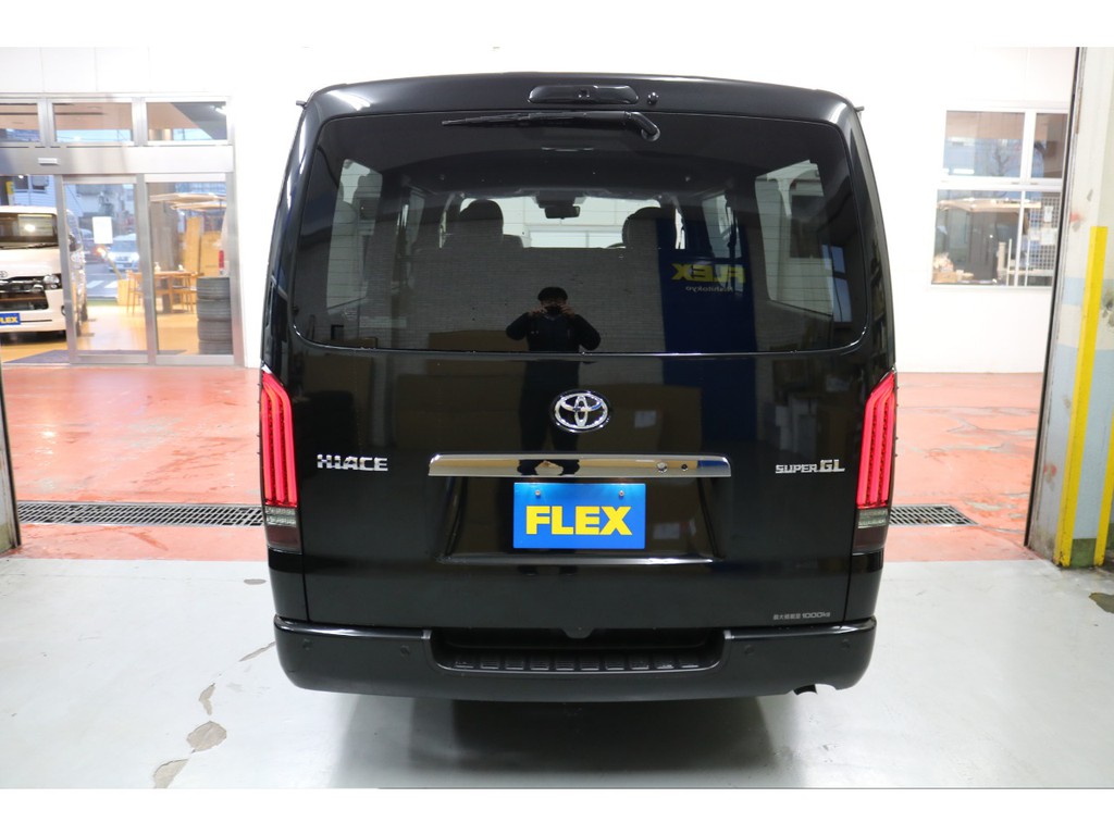 新車ハイエースＶダークプライムⅡ２８００ディーゼルターボナビパッケージ完成致しました！！店頭在庫車、即納車もご対応可能になります！！