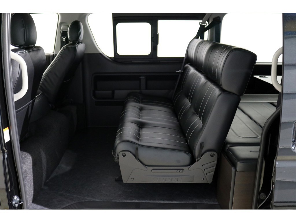 3人掛けベンチシート！座り心地も良く普段5人家族の方には好評です！