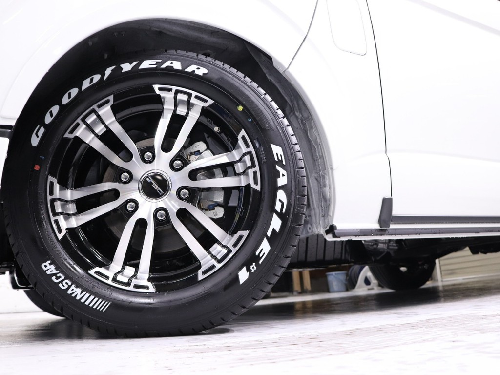 ＦＬＥＸオリジナルアルミホイールＤｅｌｆ０２＆グッドイヤーナスカータイヤ　１７ｉｎをインストール！