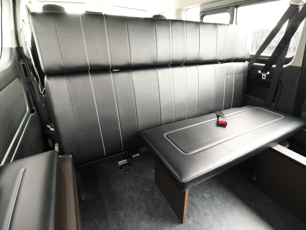 後ろ向き一人掛けシートです！