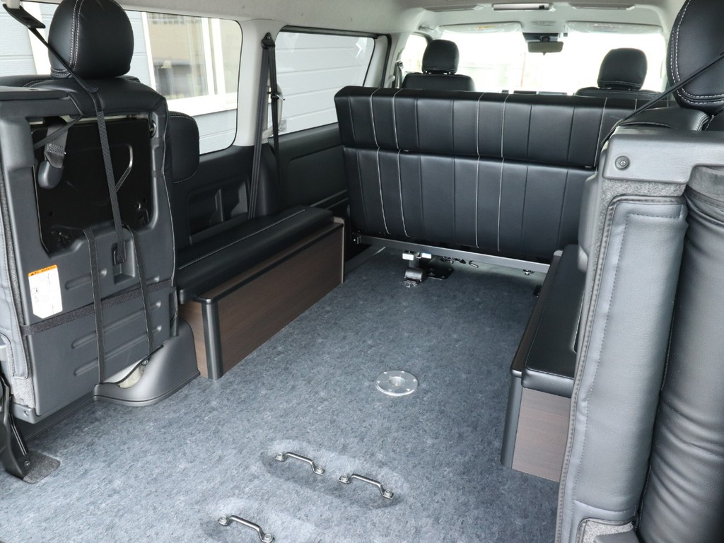 後列を跳ね上がればたくさんの荷物も積載可能です！