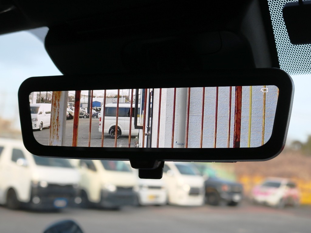 メーカーオプション　デジタルインナーミラー！車両後方の映像を常にミラーに映し出します♪