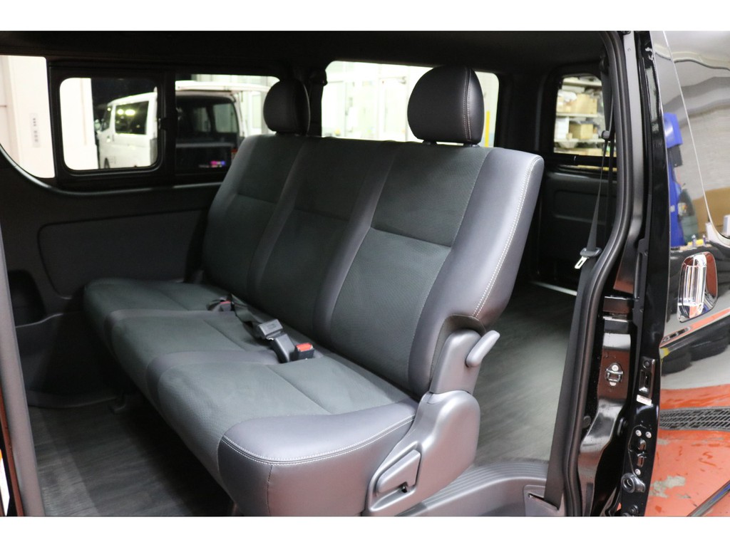 新車ハイエースＶダークプライムⅡ２８００ディーゼル床張りナビパッケージ完成致しました！！店頭在庫車、即納車もご対応可能になります！！
