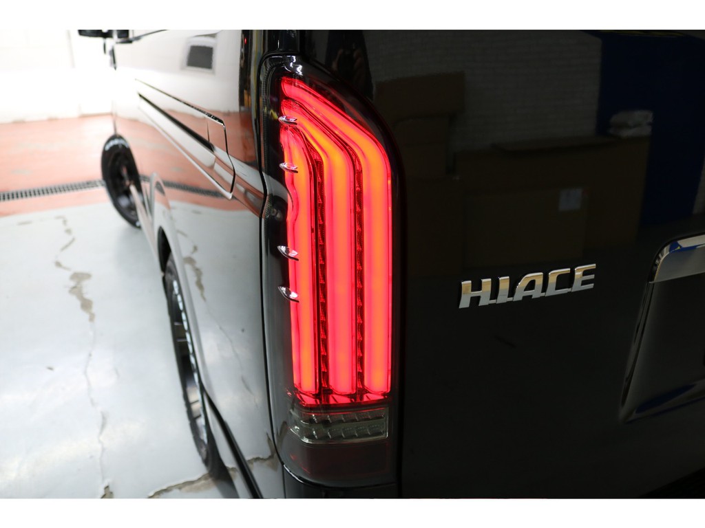 新車ハイエースＶダークプライムⅡ２８００ディーゼル床張りナビパッケージ完成致しました！！店頭在庫車、即納車もご対応可能になります！！