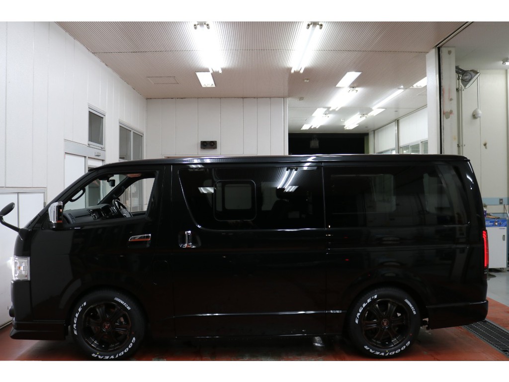 新車ハイエースＶダークプライムⅡ２８００ディーゼル床張りナビパッケージ完成致しました！！店頭在庫車、即納車もご対応可能になります！！