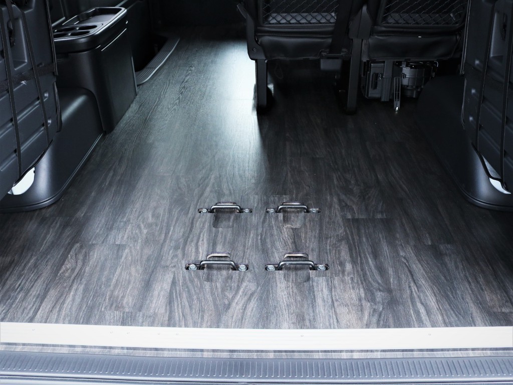 黒木目フローリング施工