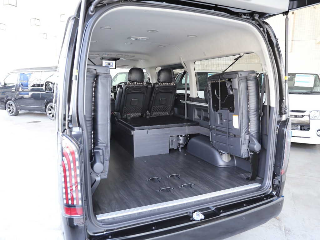 ベッドマット、スライドテーブル、すべて収納可能ですのでこれだけの荷室の確保できます♪自転車だって積めます！