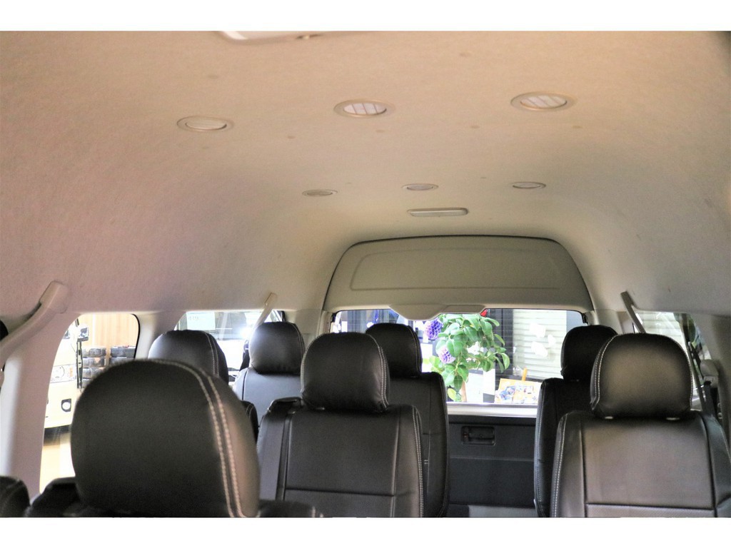 後部座席の窮屈さも感じさせません♪