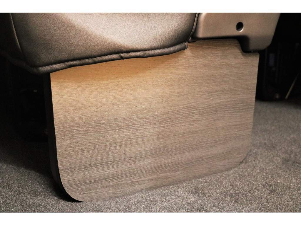 木目調フットパネル採用★おしゃれに仕上がっております♪