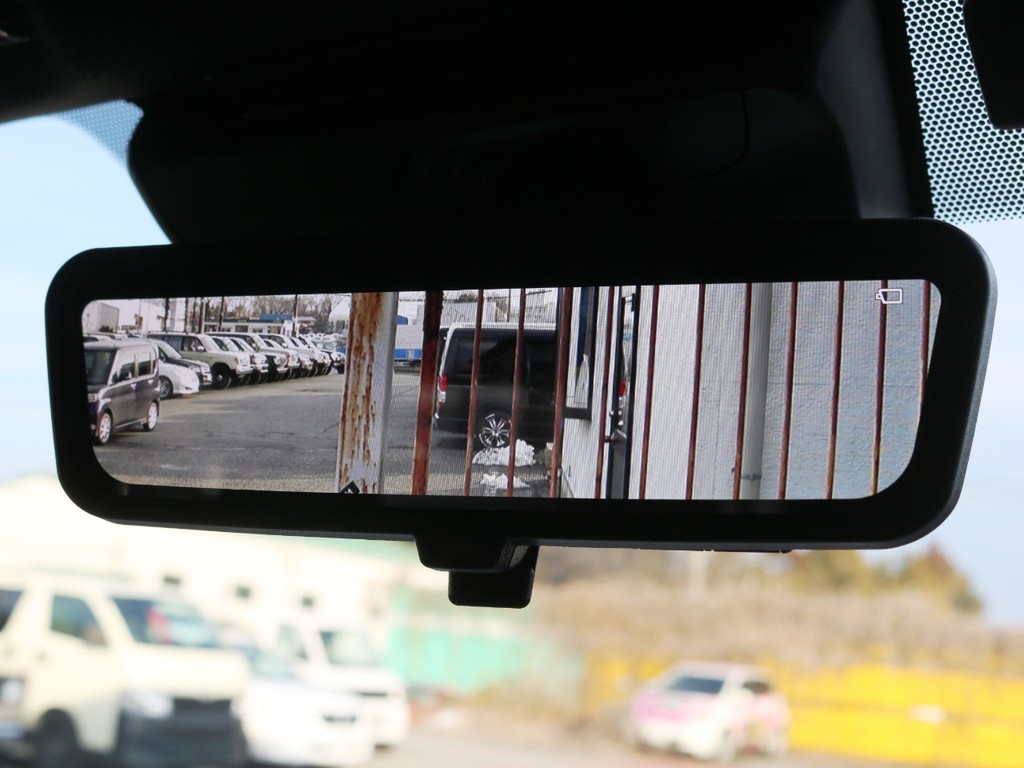 メーカーオプション　デジタルインナーミラー！車両後方の映像を常にミラーに映し出します♪