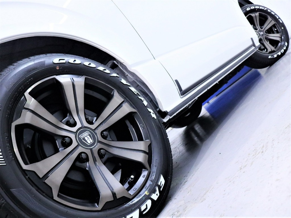 １７inch ＦＬＥＸ【バルベロアーバングランデ】ＡＷ＆グッドイヤーナスカータイヤ！