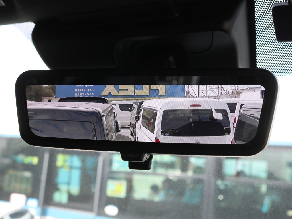 メーカーオプション　デジタルインナーミラー！車両後方の映像を常にミラーに映し出します♪