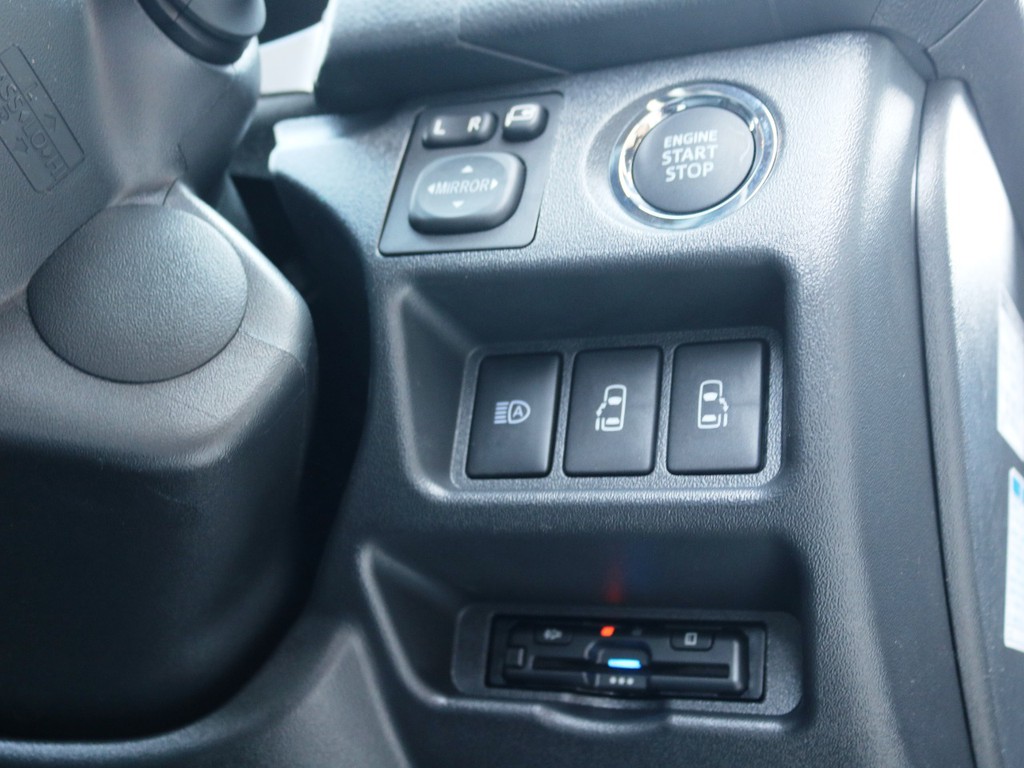 プッシュスタートシステム標準装備！メーカーオプションの両側パワースライドドアも装備されております♪