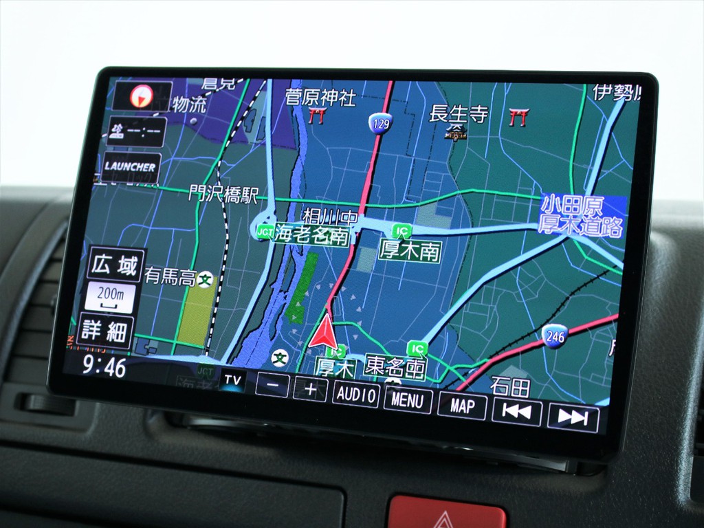 10インチナビ搭載されておりますので、走行中も見やすく操作しやすいです。
