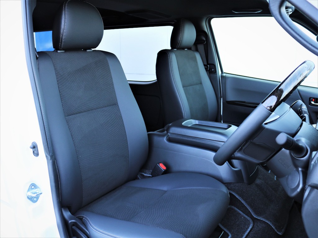 運転席シート！専用ハーフレザーシート！