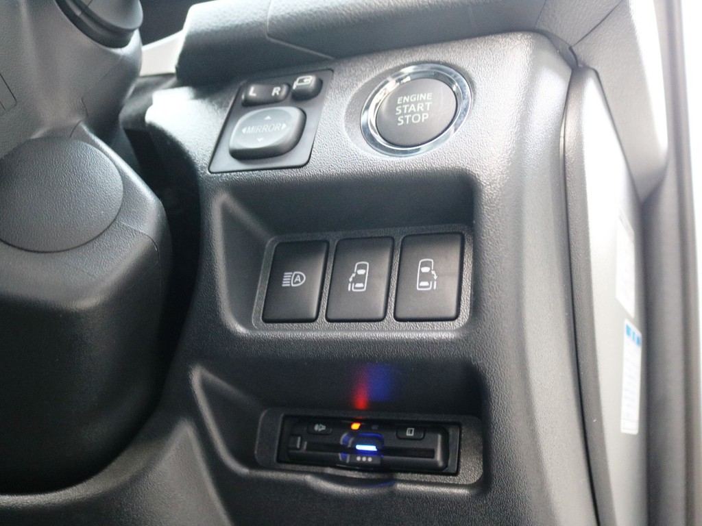 プッシュスタートシステム標準装備！メーカーオプションのパワースライドドアも装備されております♪