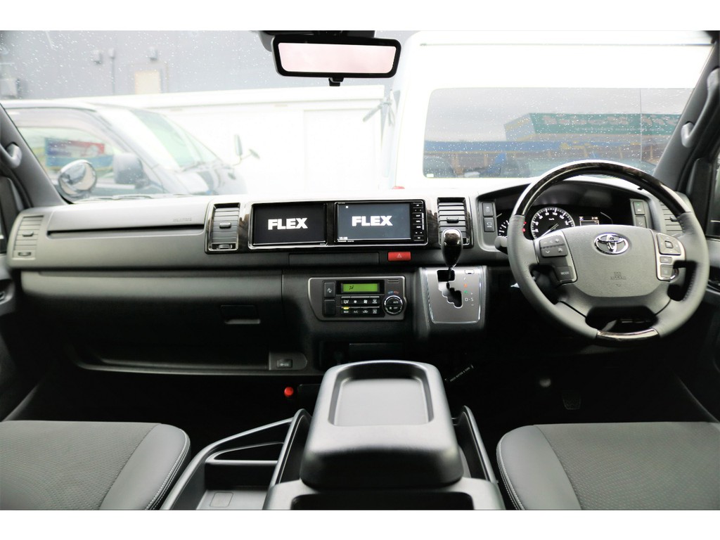 インテリアは特別仕様車専用装備が整っており、また当店ではサブモニター・ＳＤナビ・ＥＴＣを取り付け機能的な室内空間に仕上げております！！※こちらはイメージです。