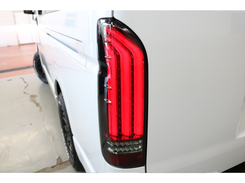 新車ハイエースＶダークプライムⅡ２７００ガソリン４ＷＤワイドＶブラックエディション完成致しました！！外装はシンプルにマッドブラックに統一致しました！！即納車もご対応可能になります！！