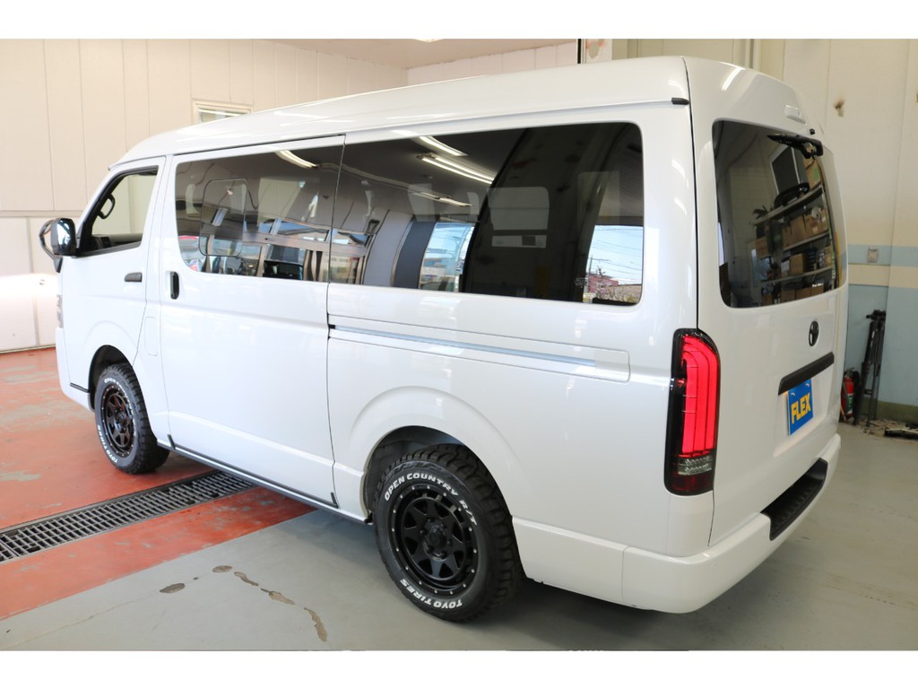 新車ハイエースＶダークプライムⅡ２７００ガソリン４ＷＤワイドＶブラックエディション完成致しました！！外装はシンプルにマッドブラックに統一致しました！！即納車もご対応可能になります！！
