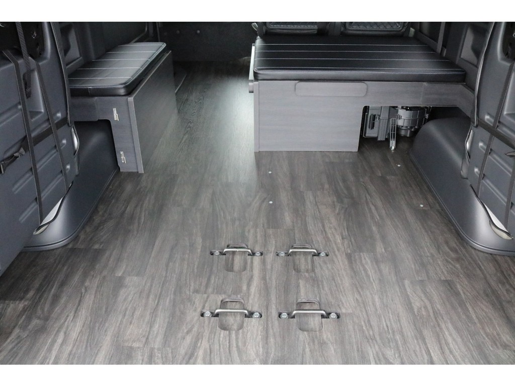 オリジナル床張り施工！