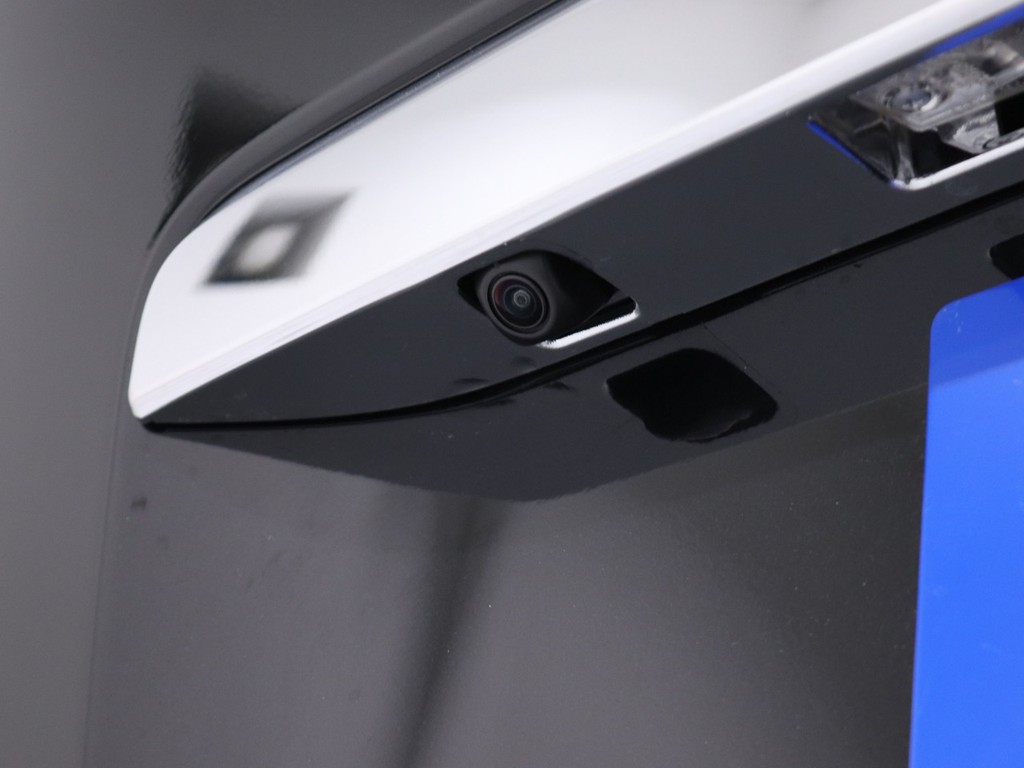 もちろんバックカメラも付いております！