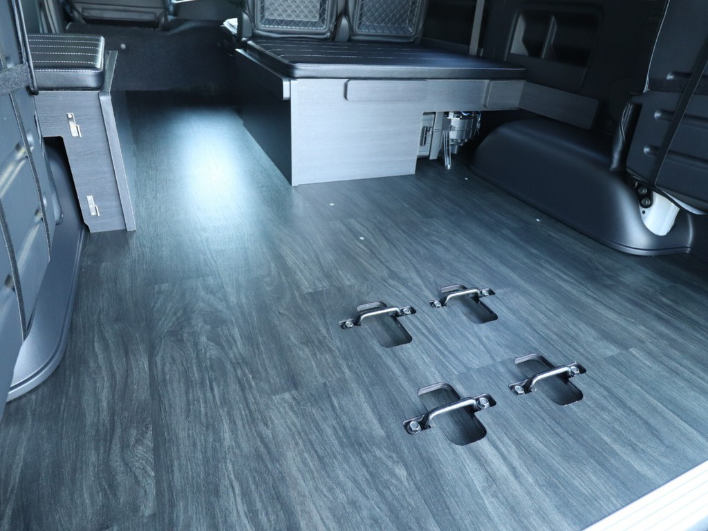 フローリング施工済み！