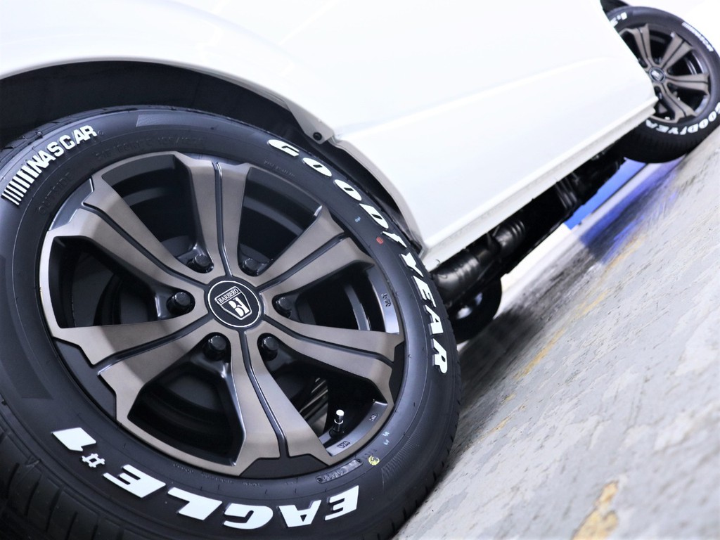 17inch FLEXオリジナル【バルベロアーバングランデ】アルミホイール＆Goodyearナスカータイヤ！