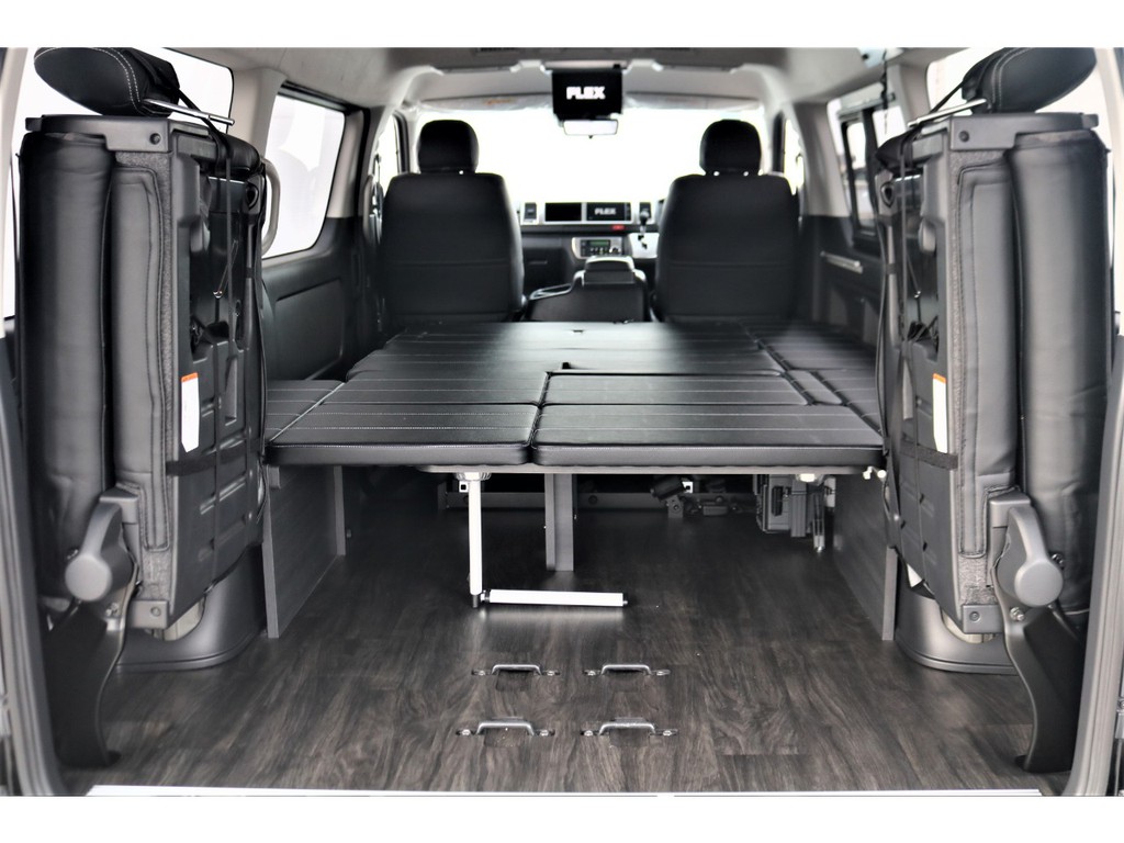 ４列目を跳ね上げればラゲッジスペースも作れます！！