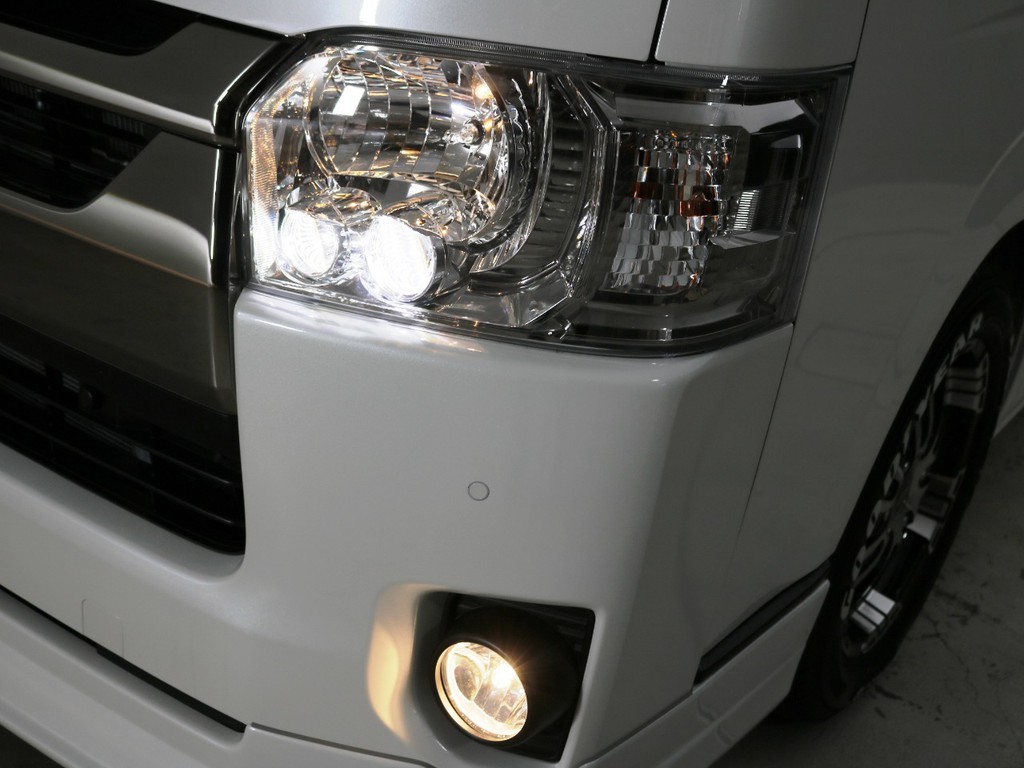 ＬＥＤヘッドランプ標準装備！