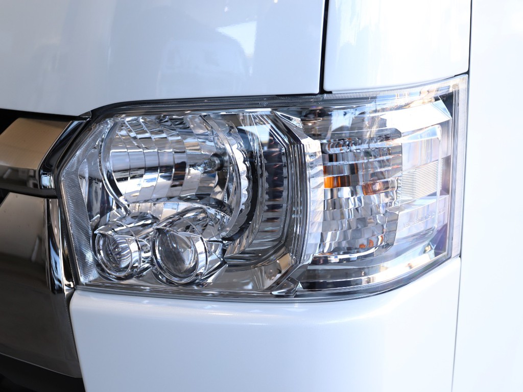 LEDヘッドライトは標準装備で明るいです！