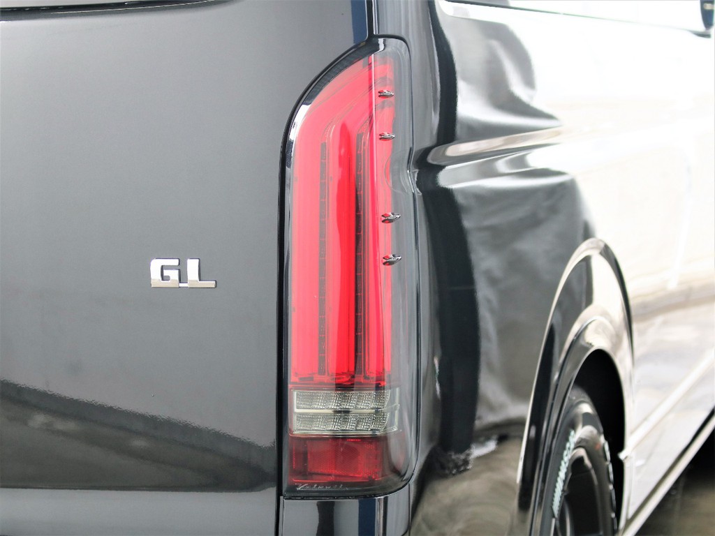 フレックスオリジナルのアルティメットLEDテールランプが装備済みです。