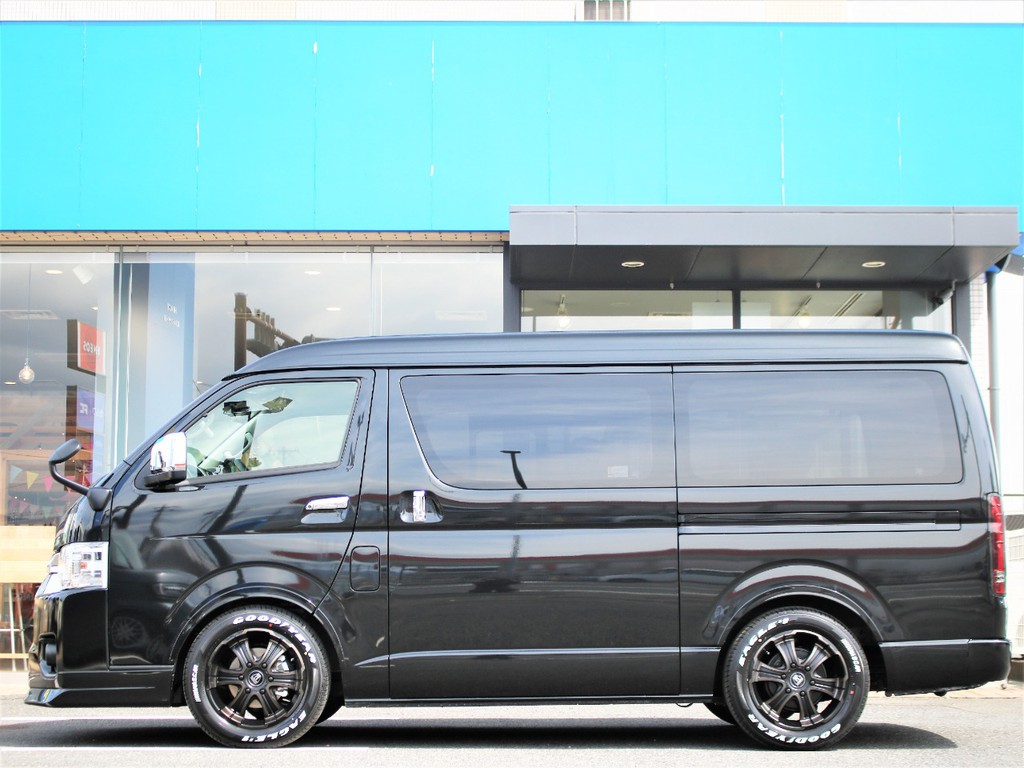 片側のパワースライドドアが搭載されておりますので、乗り降りも楽ちんです。