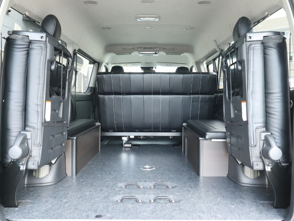 跳ね上げることで更にスペースの確保が可能となっております！