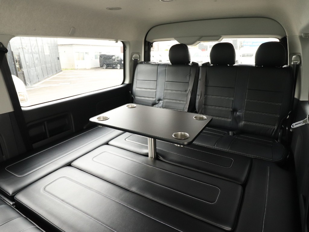 ベッド状態でもテーブルの利用は可能となっております！